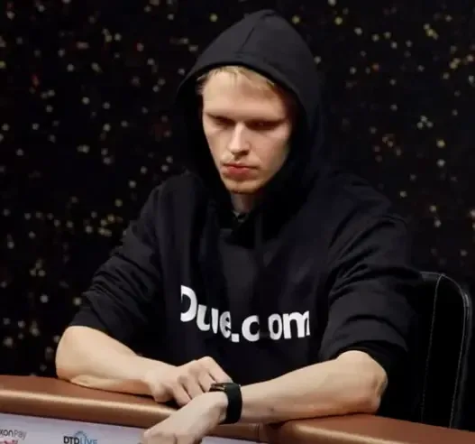 Ossi Ketola Monarch at a poker table in a Duel.com hoodie